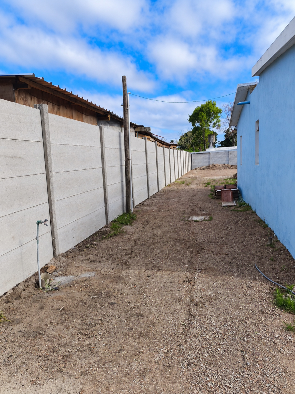 Predio Residencial El Pinar - muro premoldeado 2 m